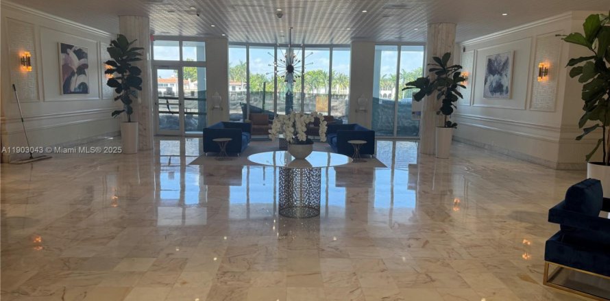 Кондоминиум с 1 спальней в Майами-Бич, Флорида № 1955518