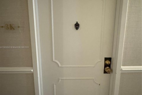 Снять в аренду кондоминиум в Майами-Бич, Флорида 1 спальня, 108.97м2, № 1955518 - фото 3