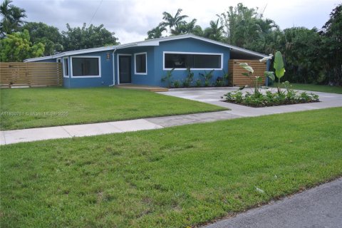 House in Cutler Bay, Florida 3 bedrooms, 147.44 sq.m. № 1806375 - photo 1