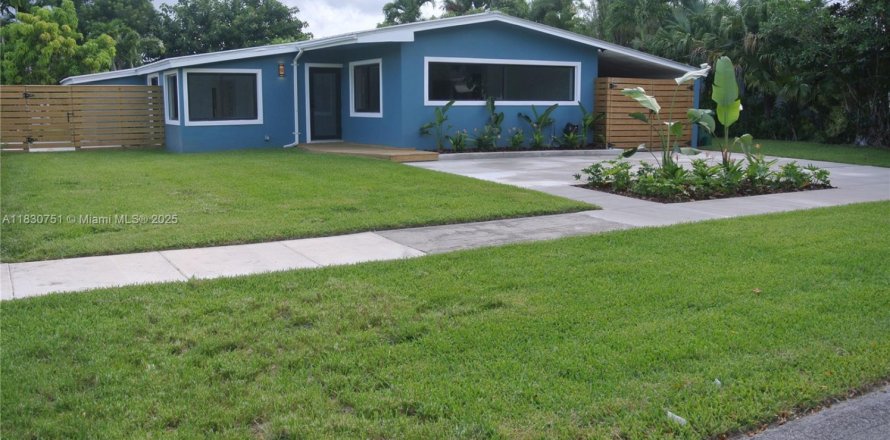 House in Cutler Bay, Florida 3 bedrooms, 147.44 sq.m. № 1806375