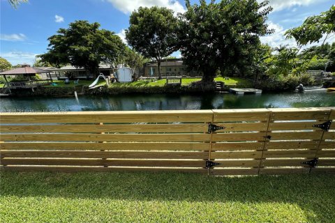 House in Cutler Bay, Florida 3 bedrooms, 147.44 sq.m. № 1806375 - photo 21