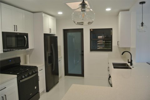 House in Cutler Bay, Florida 3 bedrooms, 147.44 sq.m. № 1806375 - photo 5