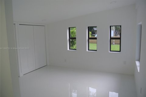 House in Cutler Bay, Florida 3 bedrooms, 147.44 sq.m. № 1806375 - photo 9
