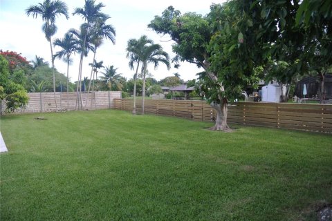 House in Cutler Bay, Florida 3 bedrooms, 147.44 sq.m. № 1806375 - photo 15