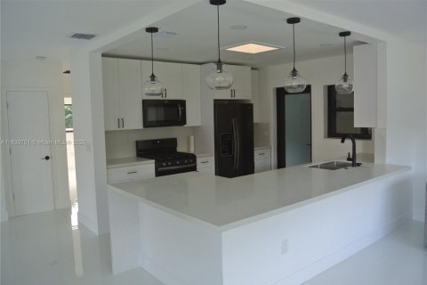 House in Cutler Bay, Florida 3 bedrooms, 147.44 sq.m. № 1806375 - photo 3