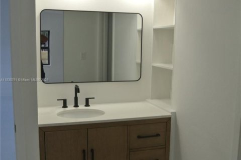 House in Cutler Bay, Florida 3 bedrooms, 147.44 sq.m. № 1806375 - photo 10