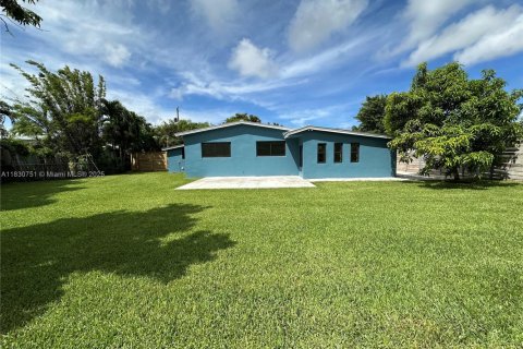House in Cutler Bay, Florida 3 bedrooms, 147.44 sq.m. № 1806375 - photo 2