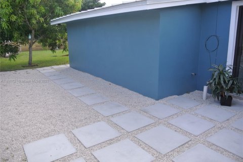 House in Cutler Bay, Florida 3 bedrooms, 147.44 sq.m. № 1806375 - photo 19