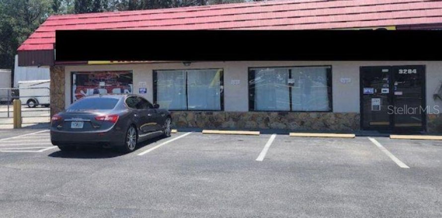 Immobilier commercial à Spring Hill, Floride 185.8 m2 № 1657942