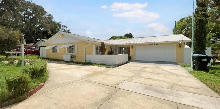 House in Orlando, Florida 5 bedrooms, 186.83 sq.m. № 1555551