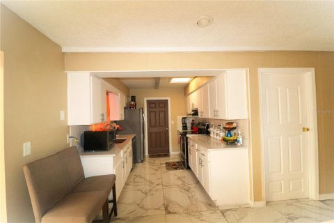 House in Orlando, Florida 5 bedrooms, 186.83 sq.m. № 1555551 - photo 13