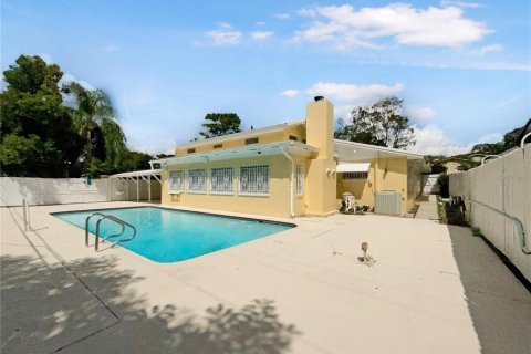 House in Orlando, Florida 5 bedrooms, 186.83 sq.m. № 1555551 - photo 18