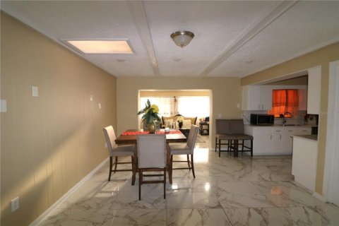 House in Orlando, Florida 5 bedrooms, 186.83 sq.m. № 1555551 - photo 11