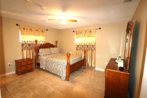 House in Orlando, Florida 5 bedrooms, 186.83 sq.m. № 1555551 - photo 5