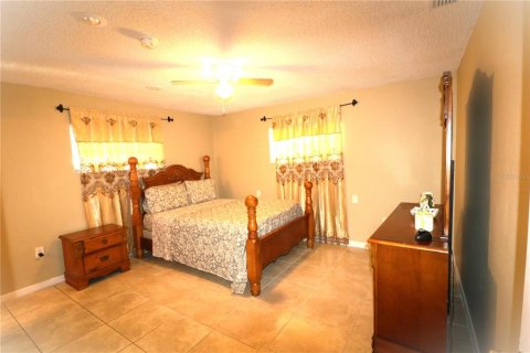 House in Orlando, Florida 5 bedrooms, 186.83 sq.m. № 1555551 - photo 16