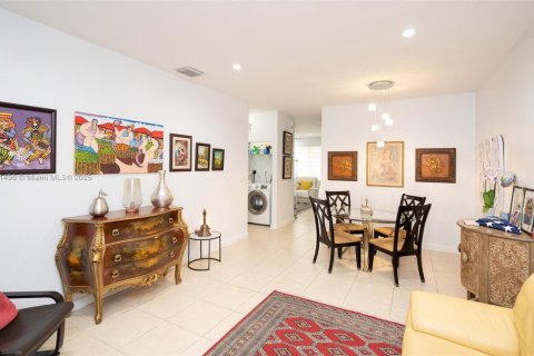 Townhouse in Homestead, Florida 4 bedrooms, 161.28 sq.m. № 2018398 - photo 3