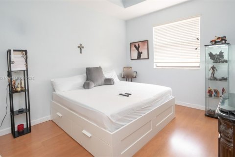 Townhouse in Homestead, Florida 4 bedrooms, 161.28 sq.m. № 2018398 - photo 12