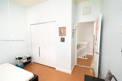 Townhouse in Homestead, Florida 4 bedrooms, 161.28 sq.m. № 2018398 - photo 23