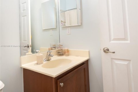 Townhouse in Homestead, Florida 4 bedrooms, 161.28 sq.m. № 2018398 - photo 29