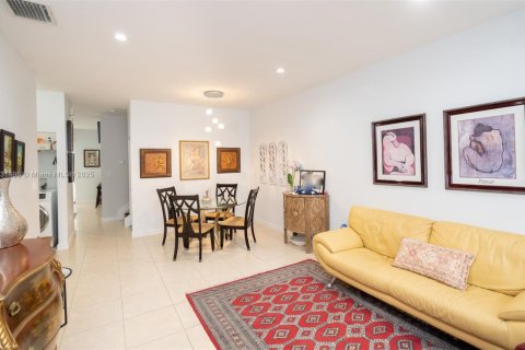 Townhouse in Homestead, Florida 4 bedrooms, 161.28 sq.m. № 2018398 - photo 5