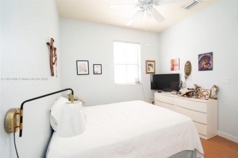 Townhouse in Homestead, Florida 4 bedrooms, 161.28 sq.m. № 2018398 - photo 18