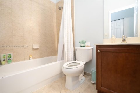 Townhouse in Homestead, Florida 4 bedrooms, 161.28 sq.m. № 2018398 - photo 27