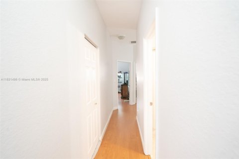 Townhouse in Homestead, Florida 4 bedrooms, 161.28 sq.m. № 2018398 - photo 25