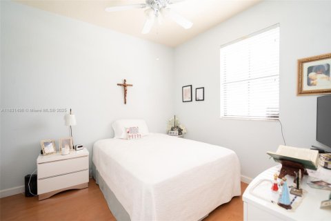 Townhouse in Homestead, Florida 4 bedrooms, 161.28 sq.m. № 2018398 - photo 15