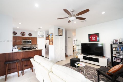 Townhouse in Homestead, Florida 4 bedrooms, 161.28 sq.m. № 2018398 - photo 8