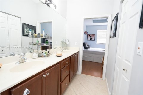 Townhouse in Homestead, Florida 4 bedrooms, 161.28 sq.m. № 2018398 - photo 28