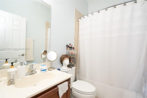 Townhouse in Homestead, Florida 4 bedrooms, 161.28 sq.m. № 2018398 - photo 30