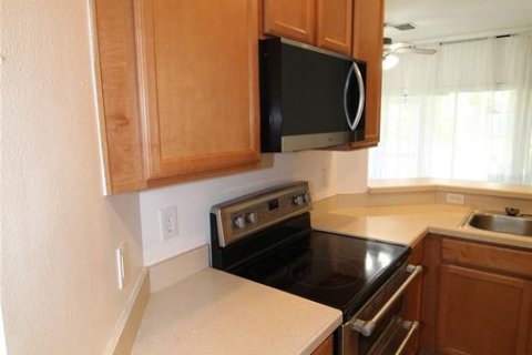 Townhouse in Orlando, Florida 2 bedrooms, 111.67 sq.m. № 2198618 - photo 9