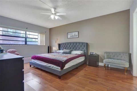 Apartment in Hialeah, Florida 2 bedrooms, 83.61 sq.m. № 1943890 - photo 3