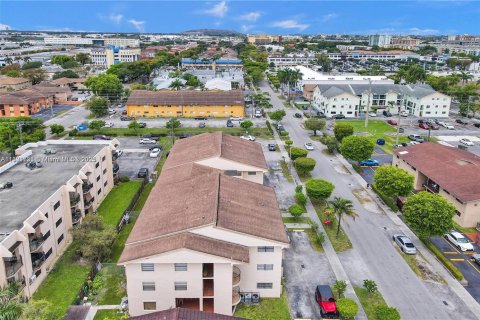 Apartment in Hialeah, Florida 2 bedrooms, 83.61 sq.m. № 1943890 - photo 8