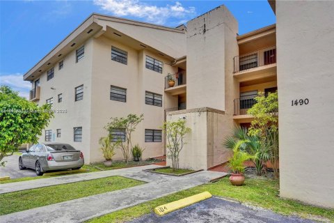 Apartment in Hialeah, Florida 2 bedrooms, 83.61 sq.m. № 1943890 - photo 7