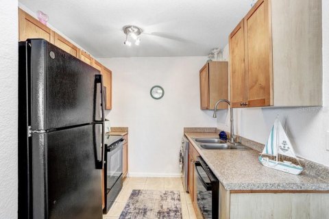Condo in Saint Petersburg, Florida, 1 bedroom  № 2218306 - photo 8