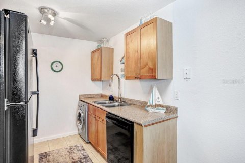 Condo in Saint Petersburg, Florida, 1 bedroom  № 2218306 - photo 9