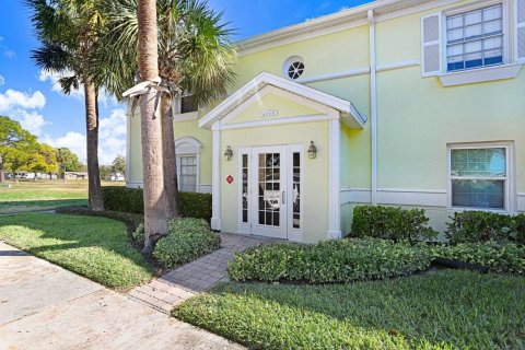 Condo in Saint Petersburg, Florida, 1 bedroom № 2218306