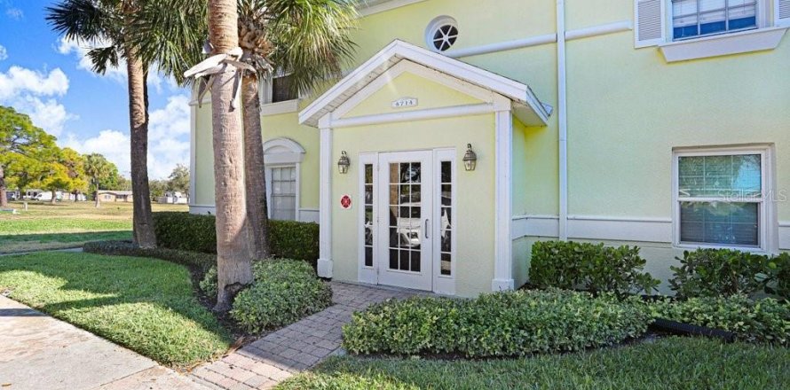 Condo in Saint Petersburg, Florida, 1 bedroom  № 2218306