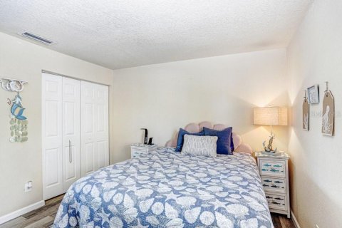 Condo in Saint Petersburg, Florida, 1 bedroom  № 2218306 - photo 11