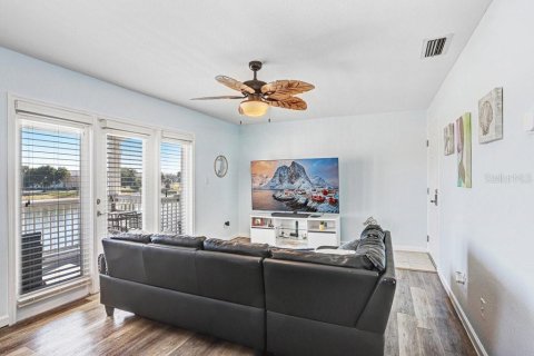 Condo in Saint Petersburg, Florida, 1 bedroom  № 2218306 - photo 4