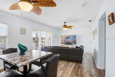 Condo in Saint Petersburg, Florida, 1 bedroom  № 2218306 - photo 5