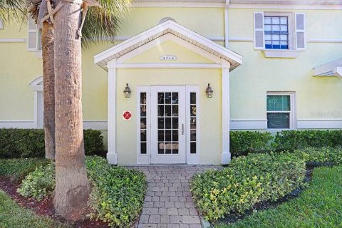 Condo in Saint Petersburg, Florida, 1 bedroom  № 2218306 - photo 2
