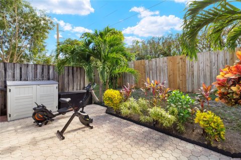 Villa ou maison à vendre à Deerfield Beach, Floride: 2 chambres, 111.85 m2 № 1985831 - photo 25