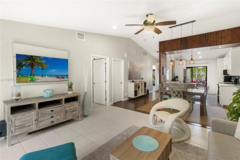 Villa ou maison à vendre à Deerfield Beach, Floride: 2 chambres, 111.85 m2 № 1985831 - photo 12