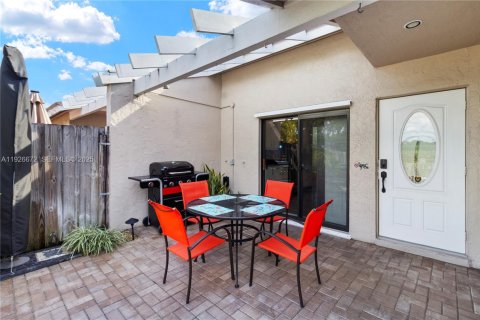 Villa ou maison à vendre à Deerfield Beach, Floride: 2 chambres, 111.85 m2 № 1985831 - photo 26