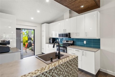 Villa ou maison à vendre à Deerfield Beach, Floride: 2 chambres, 111.85 m2 № 1985831 - photo 5