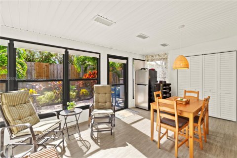 Villa ou maison à vendre à Deerfield Beach, Floride: 2 chambres, 111.85 m2 № 1985831 - photo 24