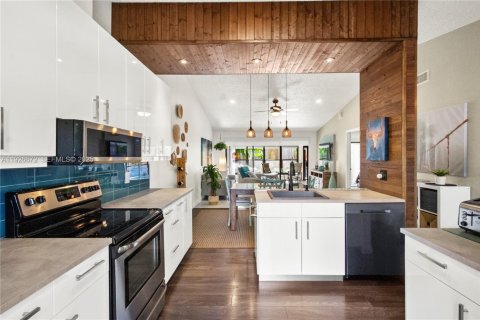 Villa ou maison à vendre à Deerfield Beach, Floride: 2 chambres, 111.85 m2 № 1985831 - photo 1