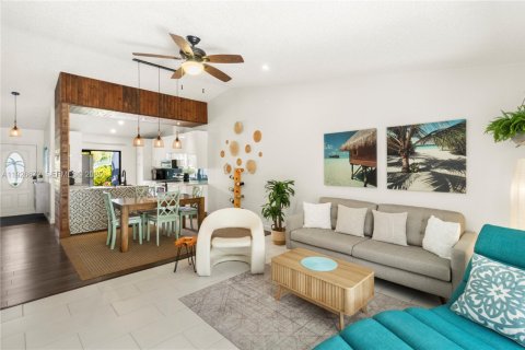 Villa ou maison à vendre à Deerfield Beach, Floride: 2 chambres, 111.85 m2 № 1985831 - photo 11